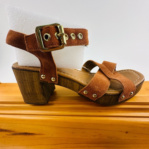 Topshop Shoes - Topshop Brown Sandals Wooden Heel Brass Hardware
I WELCOME OFFERS